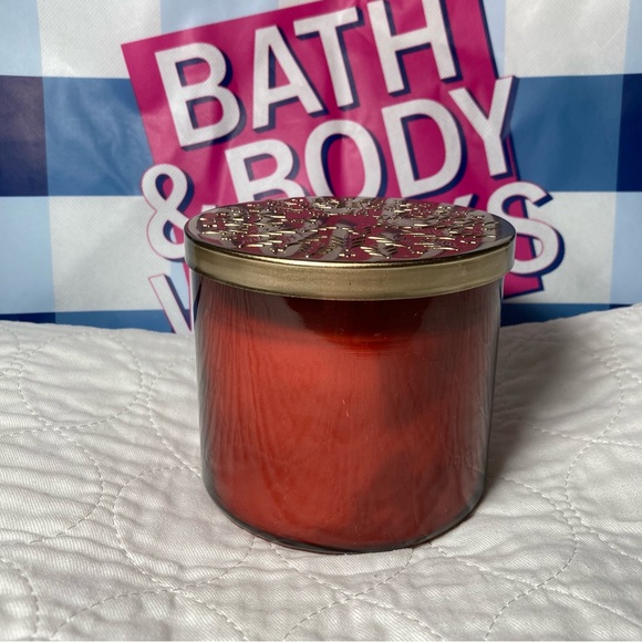 BBW Frosted Cranberry Bear Bath & Body Works White Barn 3 Wick Candle 14.5 oz - Picture 2 of 9